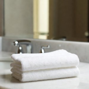 Toalha de bidé lisa em Felpo