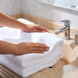 Toalha de banho lisa em Felpo 600grm.